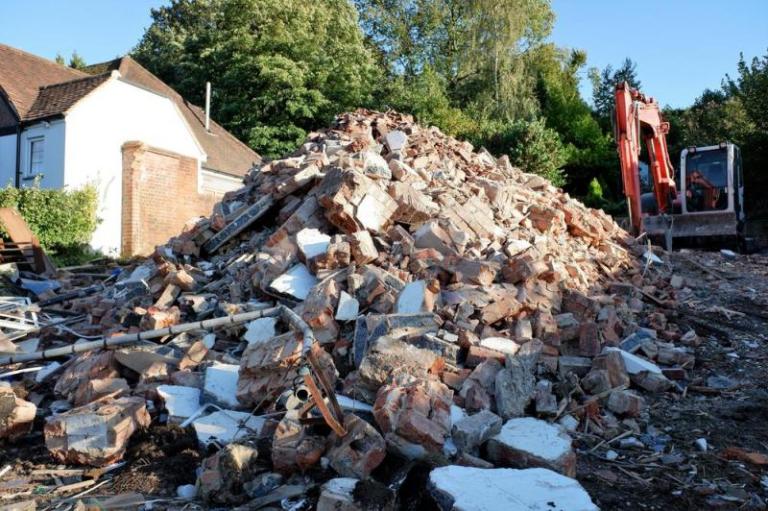 Démolir sa maison à Lille, quels préparatifs et démarches ?
